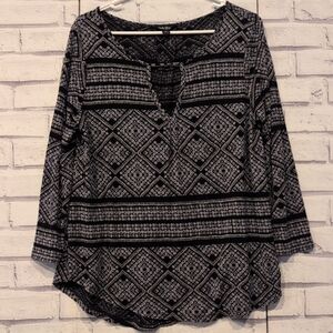 Lucky Brand Women's Size L Knit Top Blue White Keyhole Neck Geometric